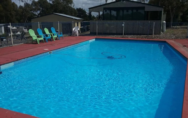 Lakes Caravilla Caravan Park