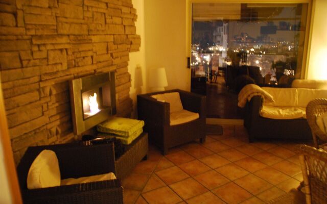 Casa Patronale Tipica Siciliana Home B&B TreMetriSoprailCielo camere con vista, colazione terrazzo panoramico