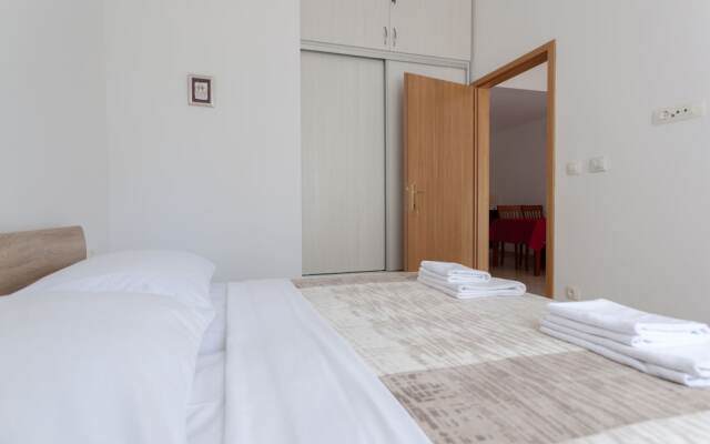 Apartment Chermesinus A57