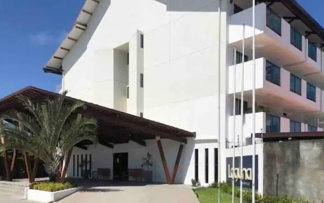 Loft com saida para piscina by Laguna Beach