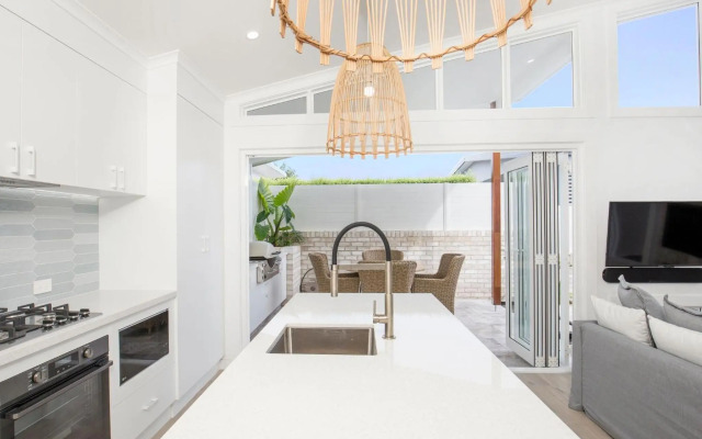 Unwind - Pet Friendly - 1 Min Walk to Beach