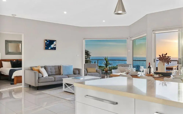 Clifftop Family Retreat With Views Pool
