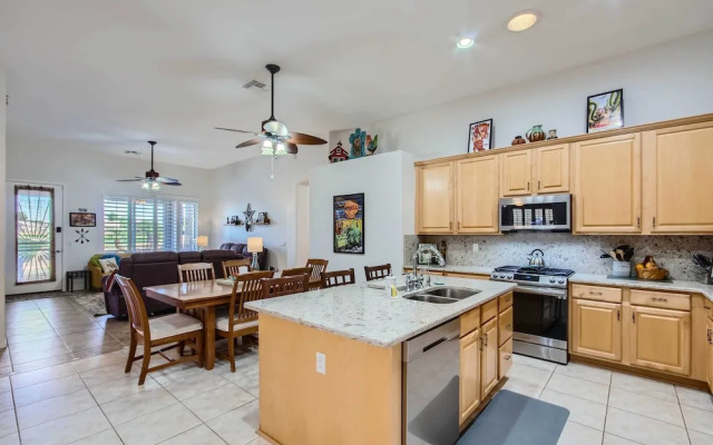 Heated Pool, Gas Grill & Yard: Phoenix Retreat!