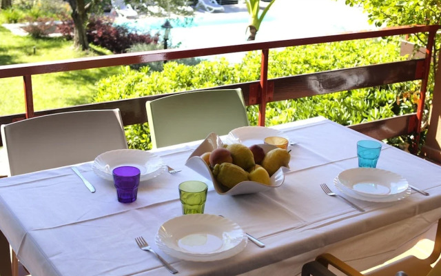 Belvilla by OYO Comfortable Apartment With Pool