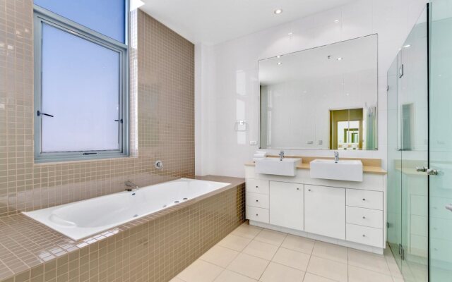 Solaire Apartments