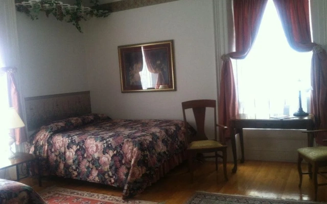 Inn by the Rose Garden