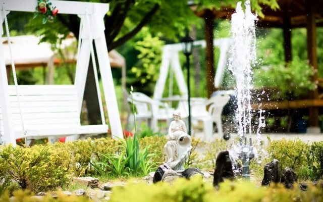 Hongcheon Gangbyeonuisuchaehwa Pension