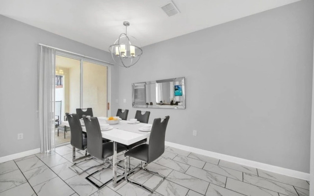 1569plunker 4 Bedroom Townhouse