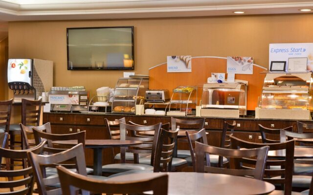 Holiday Inn Express Lewisburg/New Columbia by IHG