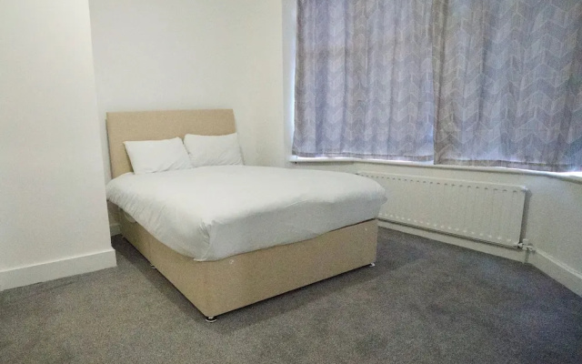 Gatwick Birchwood Lodge
