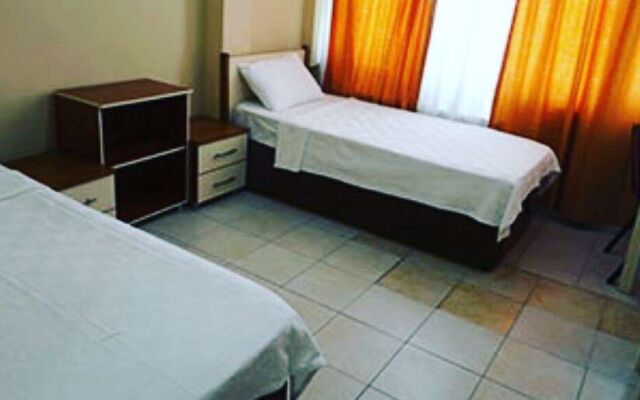 Arya Hotel