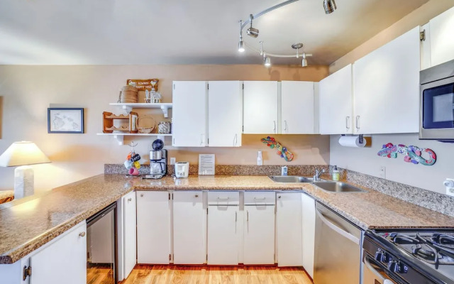 Kaunakakai Condo w/ Private Lanai & Ocean Views!
