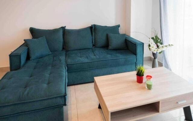 Modern spacious apartment located in Piraeus (B8)