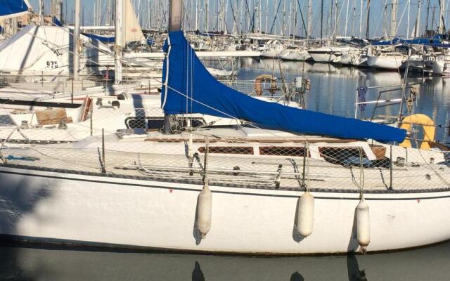 Voilier A Quai Gruissan