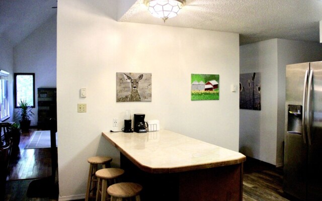 Beautiful Lakeside House Near Camelback