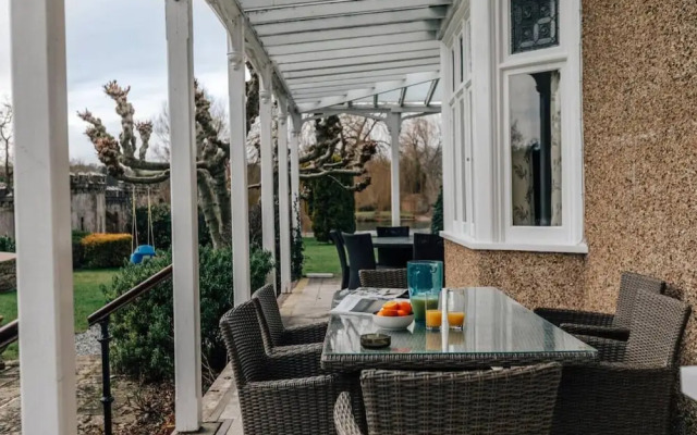 Waterfront Retreat in Hambleden