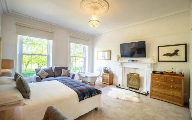 Torrs Warren Country House Hotel