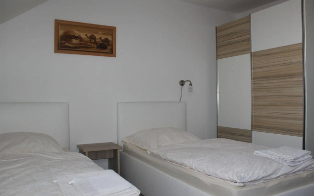 Lipp Apartments