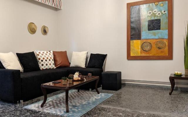 73sq Apt near Athens and Piraeus port with backyard
