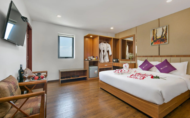 Lavender Riverside Hotel