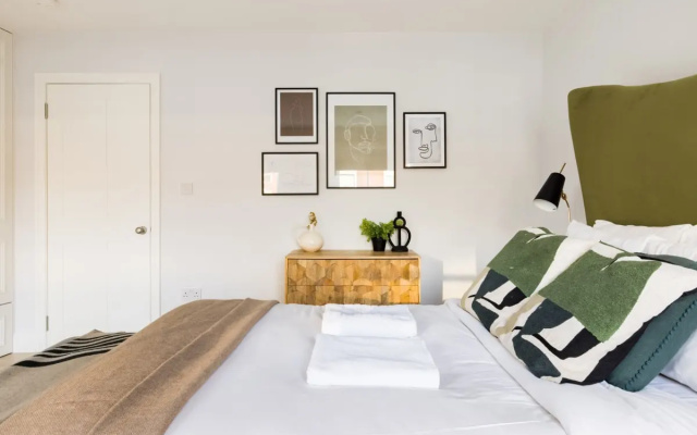 The Margravine Maisonette - Modern & Bright 2BDR Flat