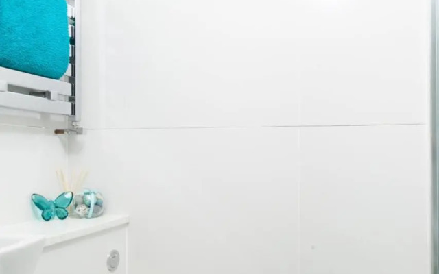 Three Bedroom Apartment by Beautiful Park