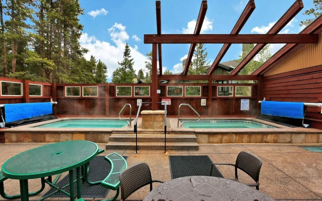 Pine Ridge 11e 2 Bedroom Condo