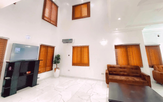 Royal Court Lounge & Boutique Hotel