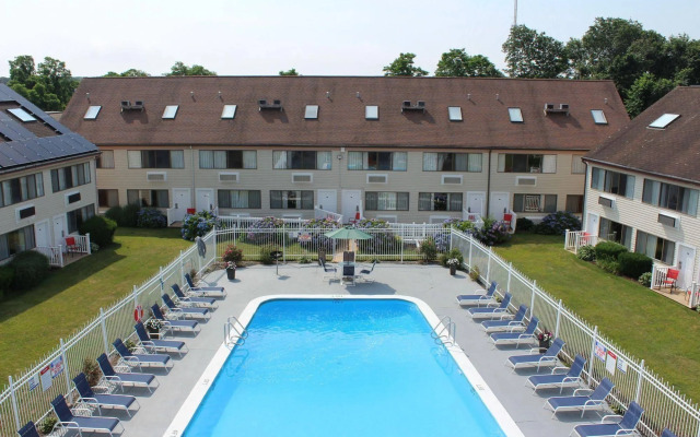 Admiralty Inn & Suites - a Red Collection Hotel