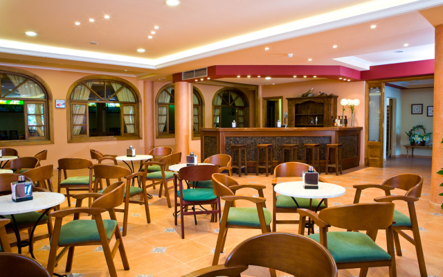 ApartHotel Punta Cabicastro
