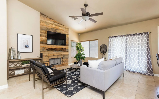 Scottsdale Oasis- Pool - Game Room - Putting Green