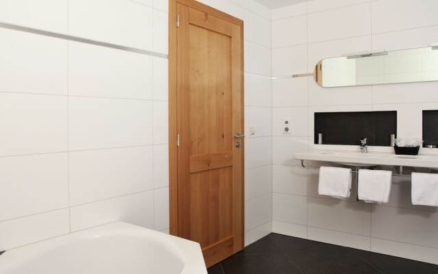 Quaint Holiday Home With Fenced Garden in Epen