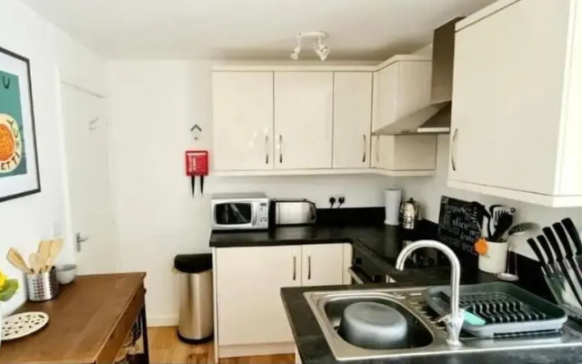 2bdr- sea Breeze - Family Friendly- Parking-int