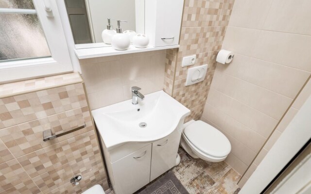 Beautiful Apartment in Barbat na Rabu With 1 Bedrooms and Wifi