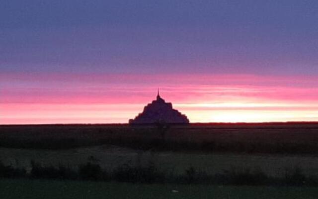 A LOmbre du Mont St Michel