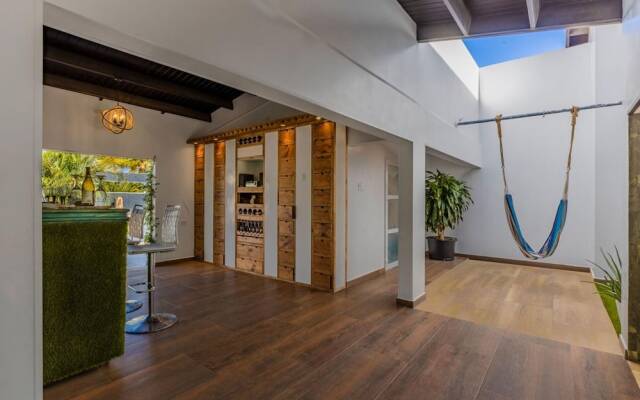 Private Retreat w 5 BR Spa Pool Jacuzzi