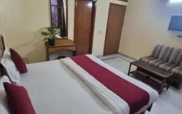 Hotel Shri Hari by OYO Rooms