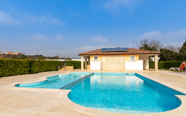 Pool Apartment Suzi 8