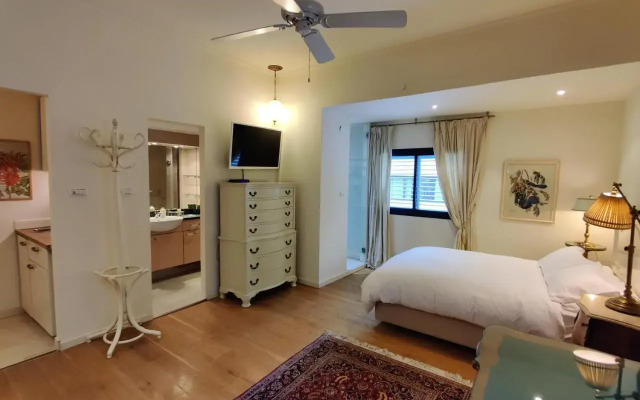 Yarden Deluxe Studio Suite