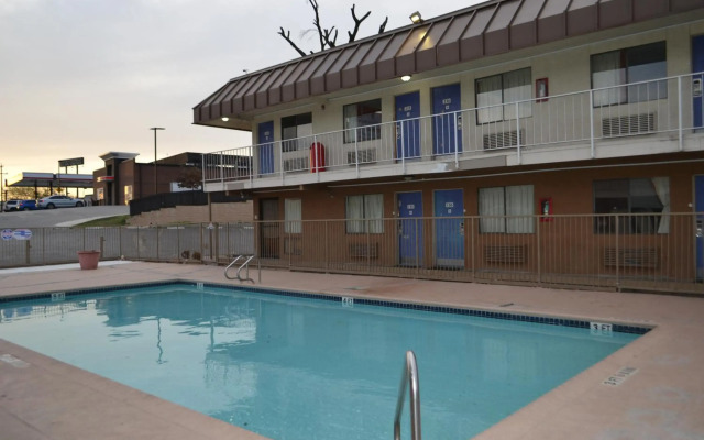 Travelodge by Wyndham San Antonio Lackland AFB North