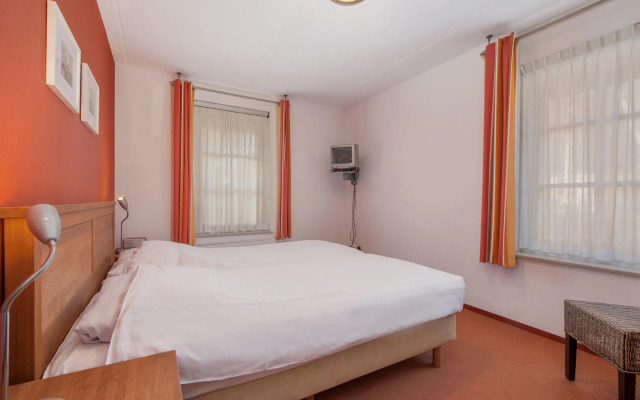 Thatched Villa With Dishwasher Near Appelscha