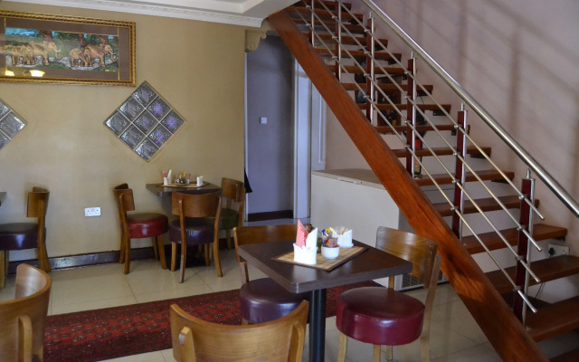 Triple Palms Bed and Breakfast