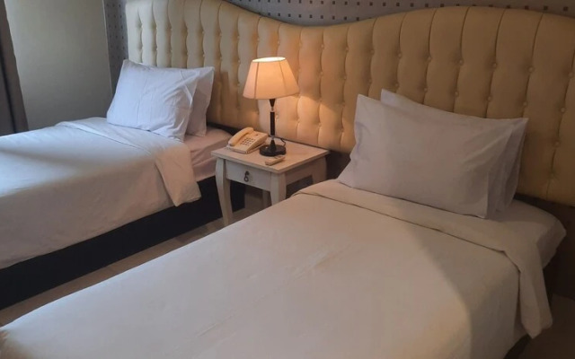 Anaya Hotel and Ballroom