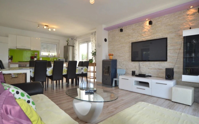 Villas in Kanfanar With 4 Bedrooms and 5 Bathrooms
