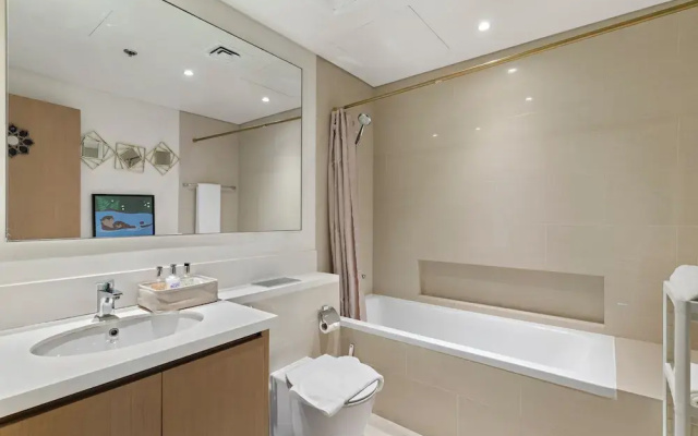 Elegant 1BR with Panoramic Views