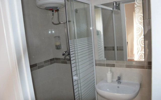 Lx Center Guesthouse