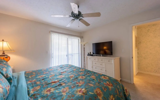 Sun Kissed Beachside Condo With Pool
