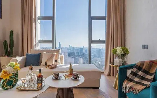 Gaoyin Sky Apartment (Kunming Tongde Plaza Store)
