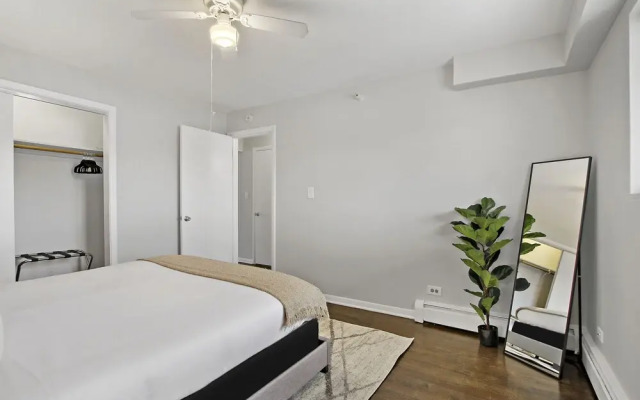 Posh 1BR Apartment in Arlington Heights