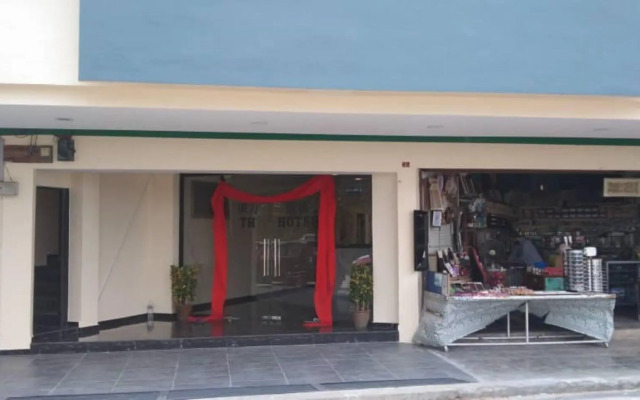 Th Hotel by OYO Rooms